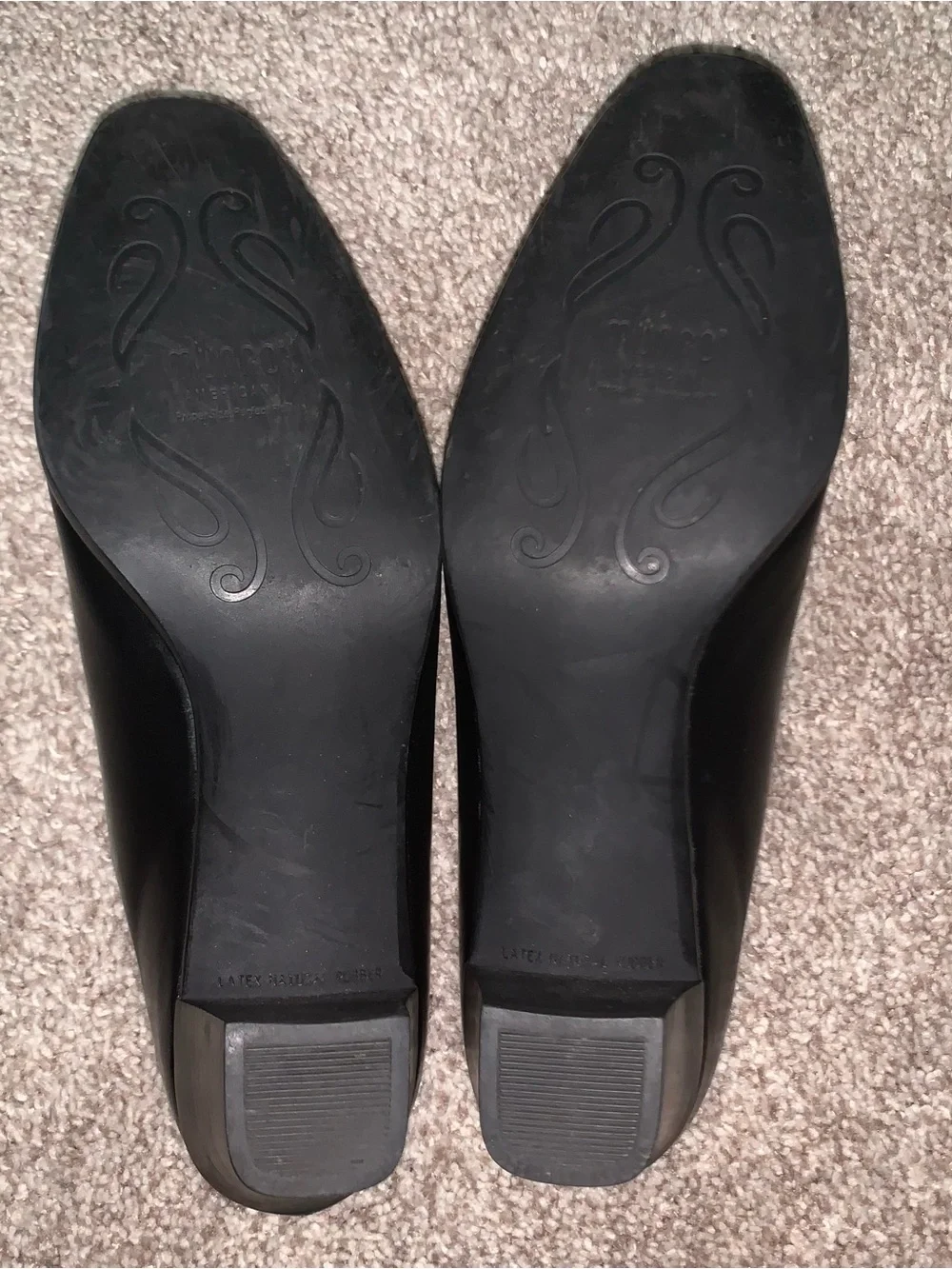 Munro Black Leather Slip-On Low Heel Pumps